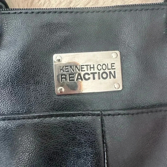 Kenneth Cole Reaction black leather Purse - Picture 9 of 10